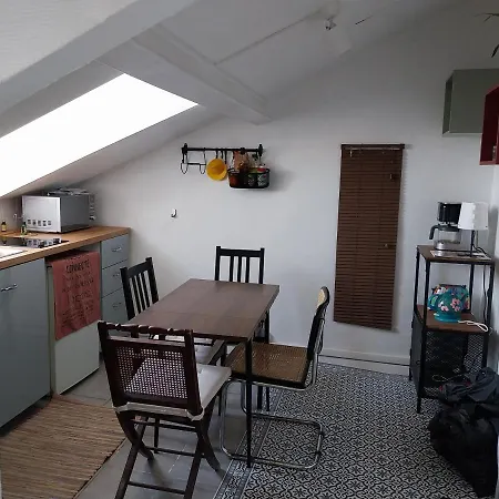 Cozy Attic Levallois Apartment Clichy